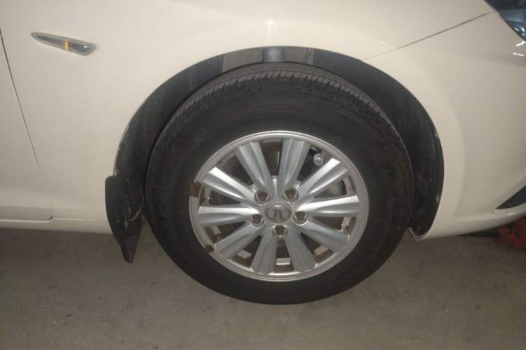 Used BAIC Senova D50 2014 1.5L manual standard version Right Front Wheel Hub