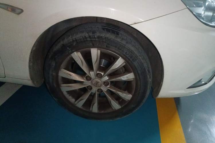 Used BAIC Senova D50 2014 1.5L manual comfort version Right Front Wheel Hub