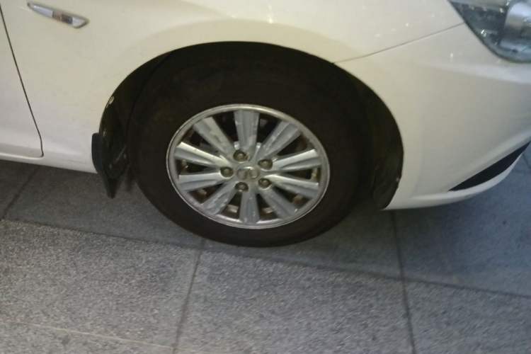 Used BAIC Senova D50 2014 1.5L manual standard version Right Front Wheel Hub