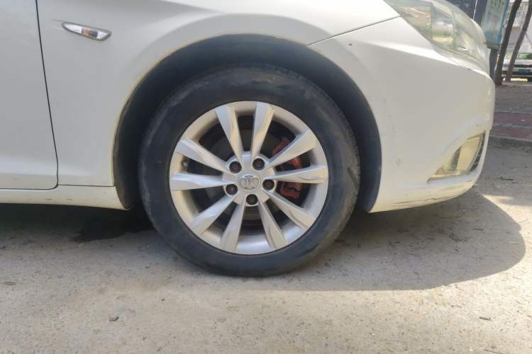 Used BAIC Senova D50 2014 1.5L manual comfort version Right Front Wheel Hub