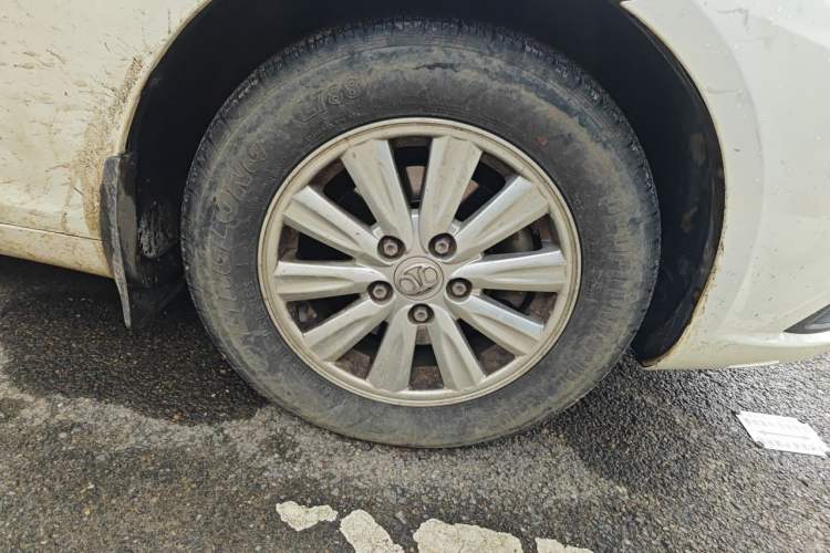 Used BAIC Senova D50 2014 1.5L manual standard version Right Front Wheel Hub
