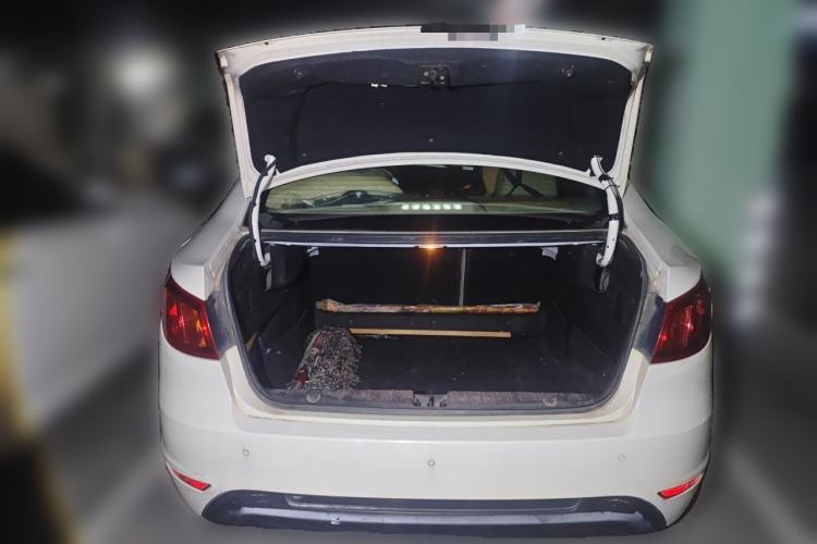 Used BAIC Senova D50 2014 1.5L manual standard version Trunk