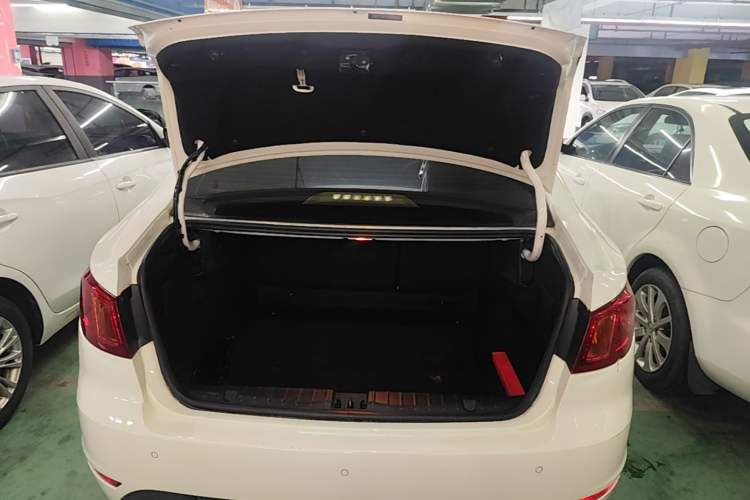 Used BAIC Senova D50 2014 1.5L CVT Standard Edition Trunk