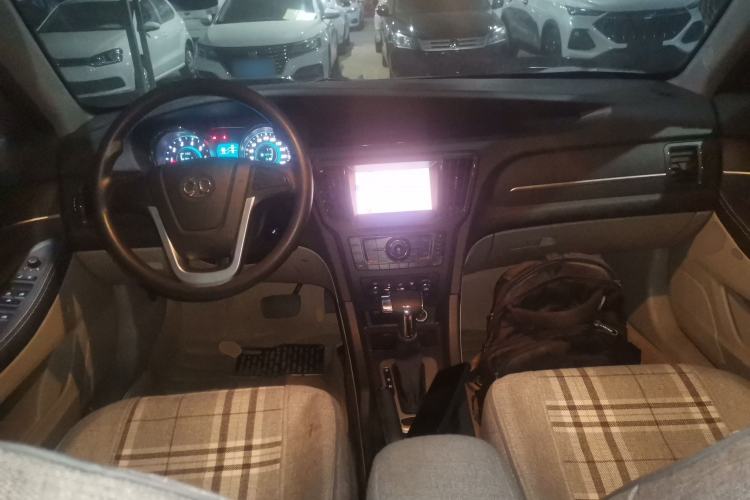 Used BAIC Senova D50 2014 1.5L CVT Standard Edition Center Console