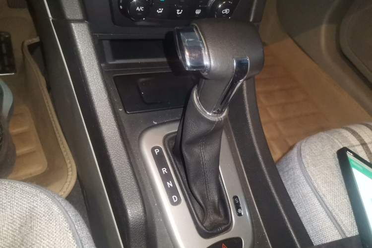 Used BAIC Senova D50 2014 1.5L CVT Standard Edition Gear Lever