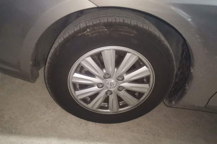 Used BAIC Senova D50 2014 1.5L CVT Standard Edition Left Front Wheel Hub