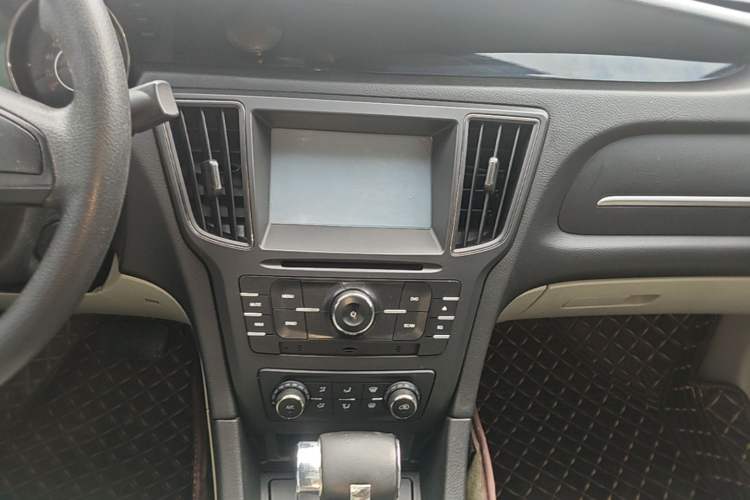 Used BAIC Senova D50 2015 1.5L CVT Standard Value Navigation Edition Audio And AC Panel