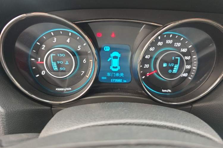 Used BAIC Senova D50 2015 1.5L CVT Standard Value Navigation Edition Odometer Close Up