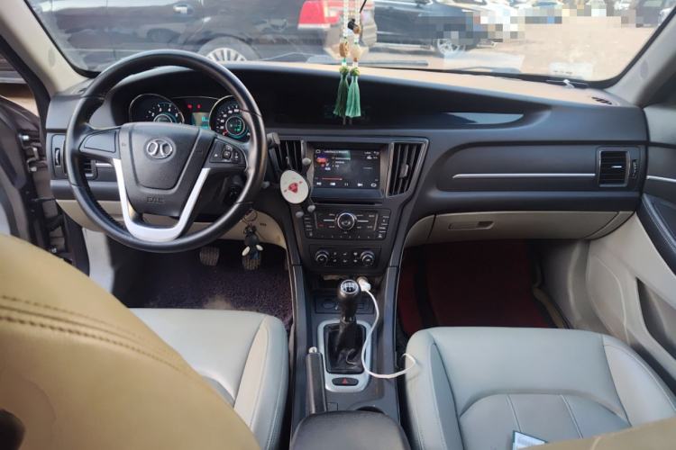 Used BAIC Senova D50 2015 1.5L Manual Comfort Value Navigation Edition Center Console