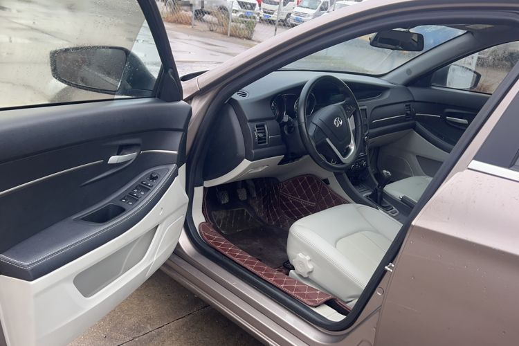 Used BAIC Senova D50 2015 1.5L Manual Comfort Value Navigation Edition Interior 2