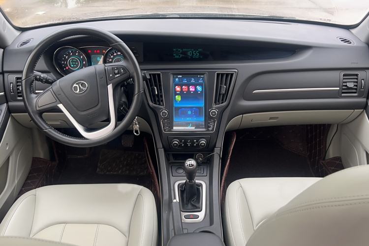 Used BAIC Senova D50 2015 1.5L Manual Comfort Value Navigation Edition Interior 3
