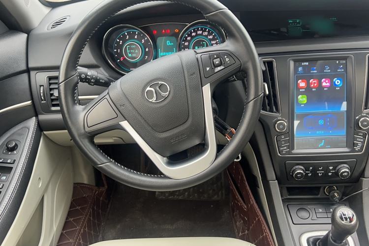 Used BAIC Senova D50 2015 1.5L Manual Comfort Value Navigation Edition Interior 4