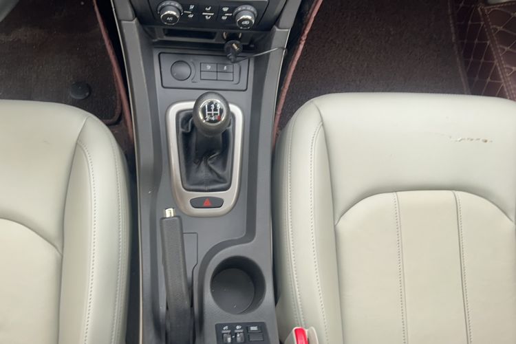 Used BAIC Senova D50 2015 1.5L Manual Comfort Value Navigation Edition Interior 5