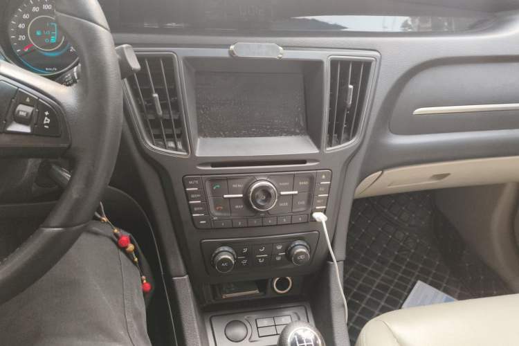 Used BAIC Senova D50 2015 1.5L Manual Comfort Value Navigation Edition Audio And AC Panel