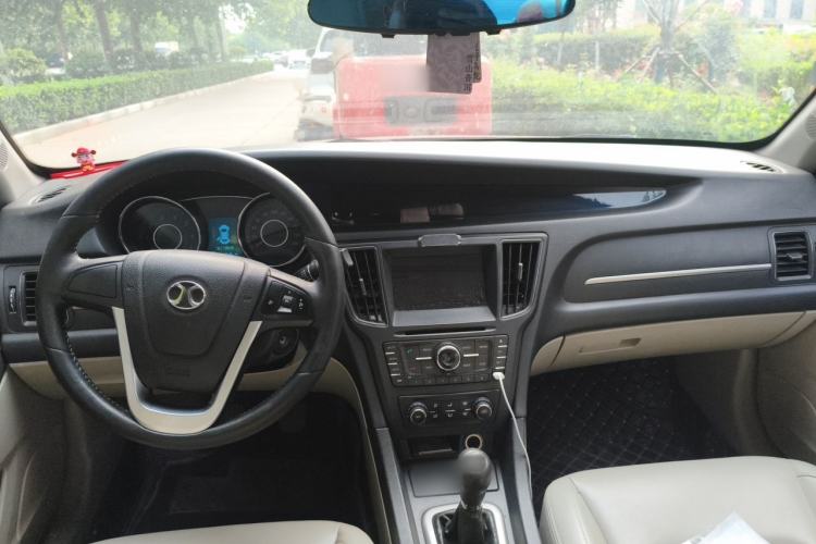 Used BAIC Senova D50 2015 1.5L Manual Comfort Value Navigation Edition Center Console