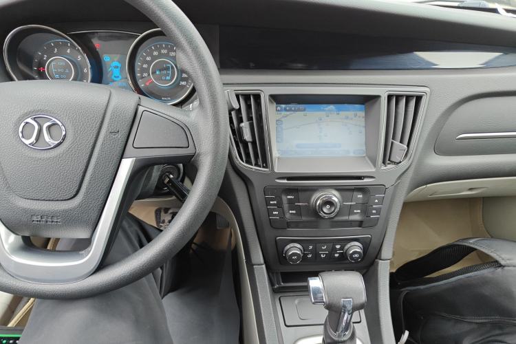 Used BAIC Senova D50 2015 1.5L CVT Standard Value Navigation Edition Center Console