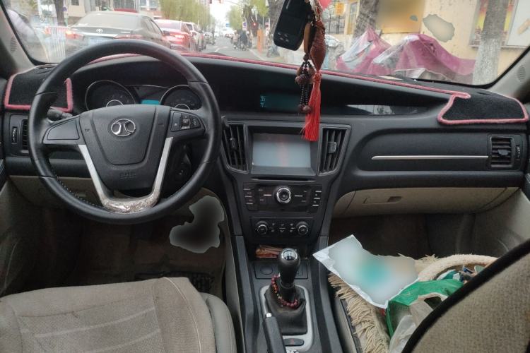 Used BAIC Senova D50 2015 1.5L Manual Comfort Value Navigation Edition Center Console