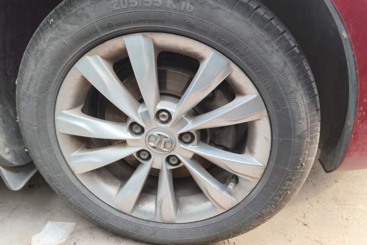 Used BAIC Senova D50 2015 1.5L Manual Comfort Value Navigation Edition Right Front Wheel Hub