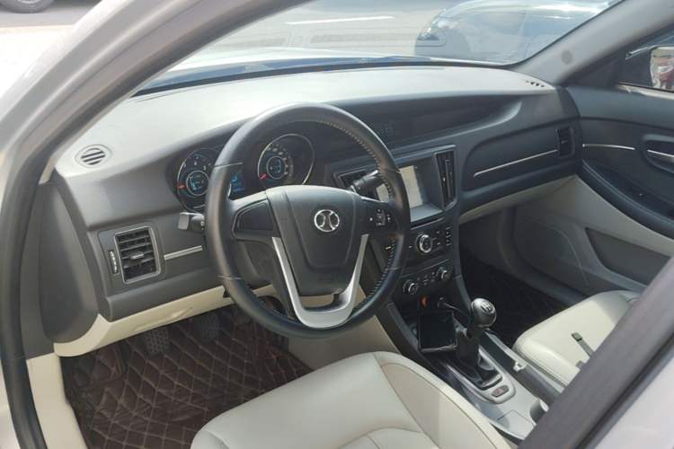 Used BAIC Senova D50 2015 1.5L Manual Comfort Value Navigation Edition Center Console