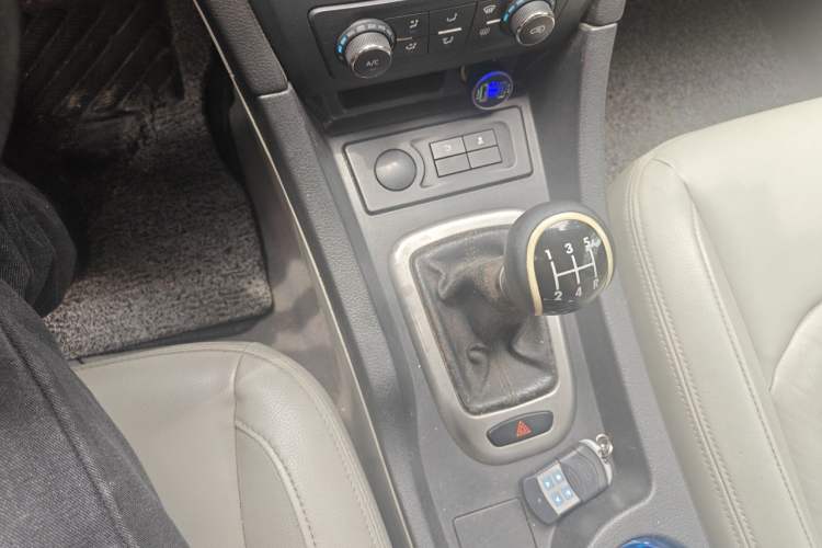 Used BAIC Senova D50 2015 1.5L Manual Comfort Value Navigation Edition Gear Lever
