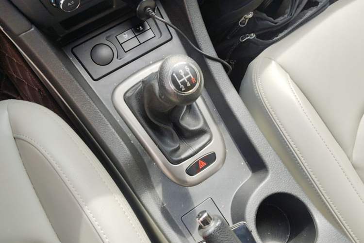 Used BAIC Senova D50 2015 1.5L Manual Comfort Value Navigation Edition Gear Lever