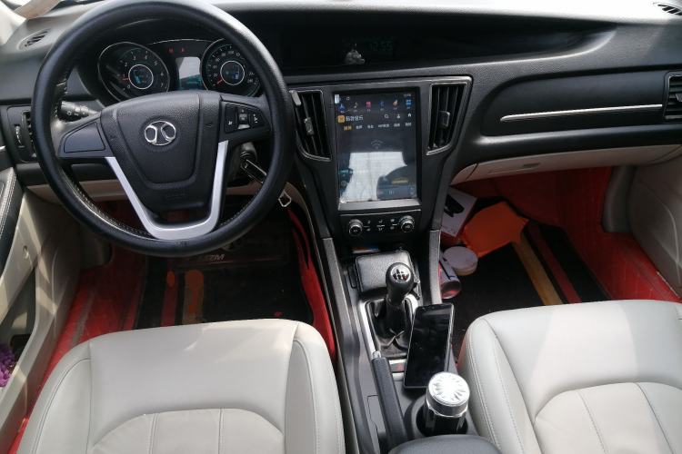 Used BAIC Senova D50 2015 1.5L Manual Comfort Value Navigation Edition Center Console