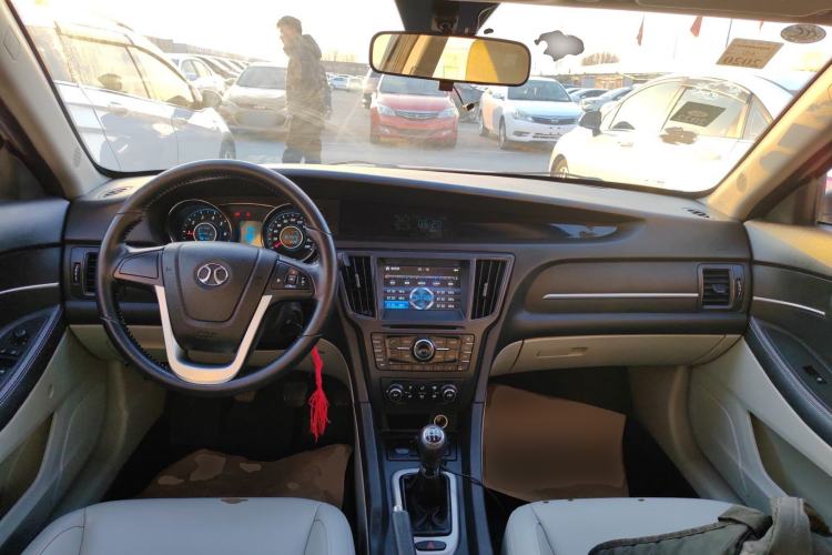 Used BAIC Senova D50 2015 1.5L Manual Comfort Value Navigation Edition Center Console
