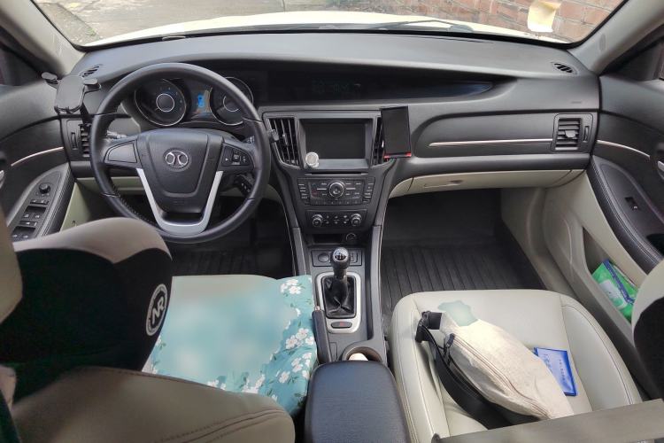 Used BAIC Senova D50 2015 1.5L Manual Comfort Value Navigation Edition Center Console