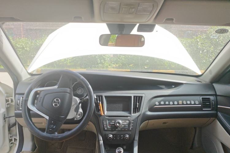Used BAIC Senova D50 2015 1.5L Manual Comfort Value Navigation Edition Center Console