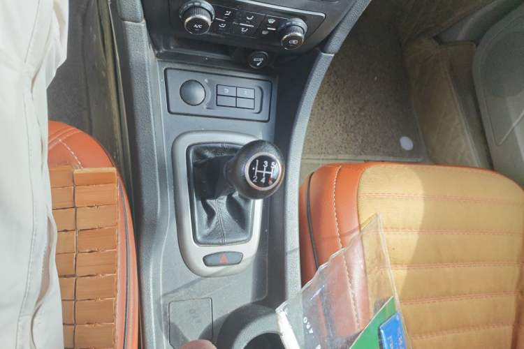Used BAIC Senova D50 2015 1.5L Manual Comfort Value Navigation Edition Gear Lever