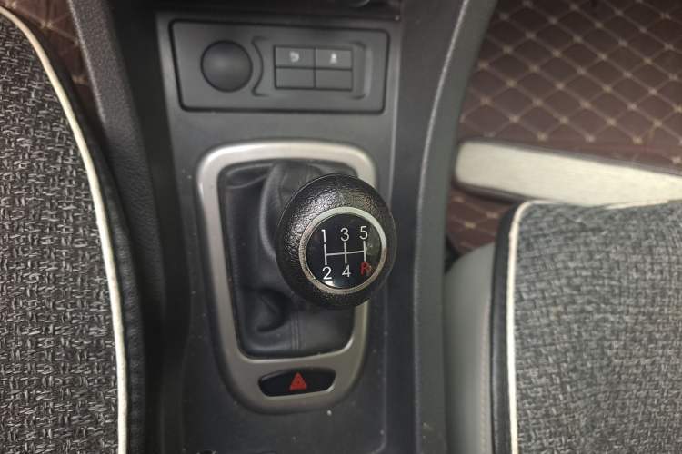 Used BAIC Senova D50 2015 1.5L Manual Comfort Value Navigation Edition Gear Lever