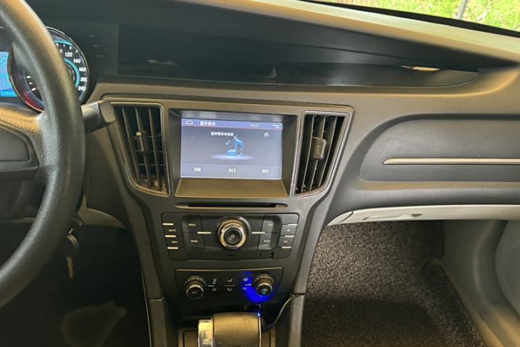 Used BAIC Senova D50 2015 1.5L CVT Standard Value Navigation Edition Interior 3