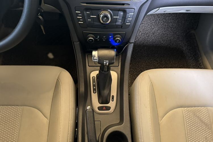 Used BAIC Senova D50 2015 1.5L CVT Standard Value Navigation Edition Interior 4