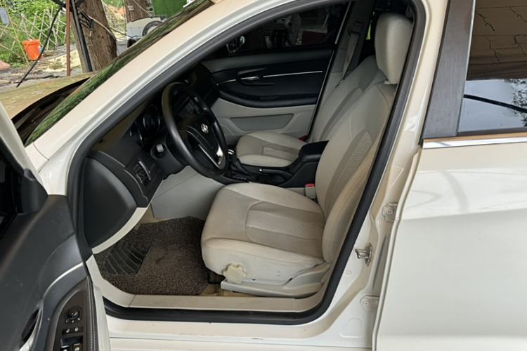 Used BAIC Senova D50 2015 1.5L CVT Standard Value Navigation Edition Interior 5