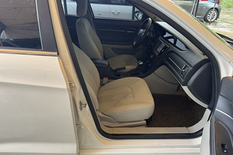 Used BAIC Senova D50 2015 1.5L CVT Standard Value Navigation Edition Interior 8
