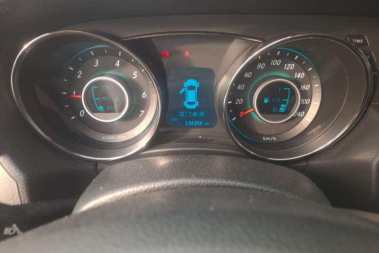 Used BAIC Senova D50 2015 1.5L Manual Comfort Value Navigation Edition Odometer Close Up
