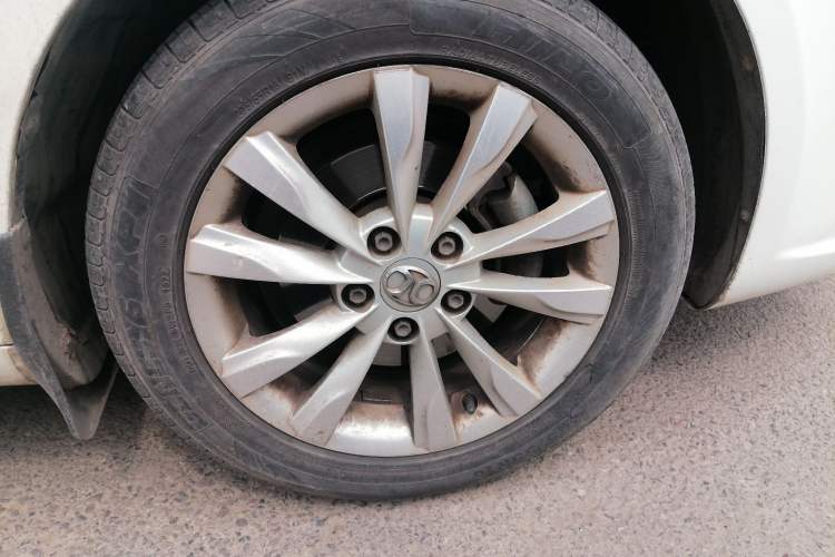 Used BAIC Senova D50 2015 1.5L Manual Comfort Value Navigation Edition Right Front Wheel Hub
