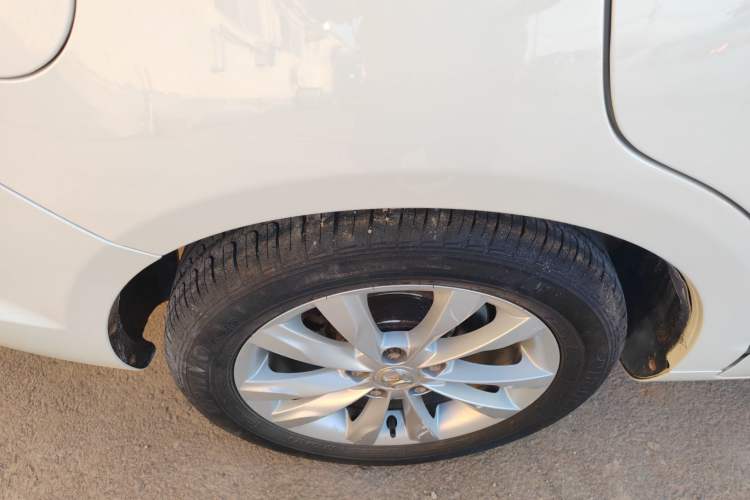 Used BAIC Senova D50 2015 1.5L Manual Comfort Value Navigation Edition Right Rear Wheel Hub