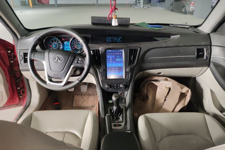 Used BAIC Senova D50 2016 1.5L Manual Elite Edition Center Console
