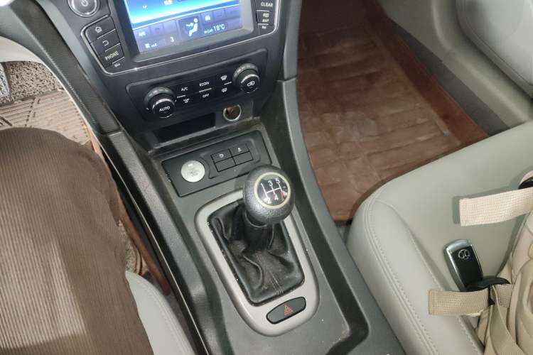 Used BAIC Senova D50 2016 1.5L Manual Elite Edition Gear Lever