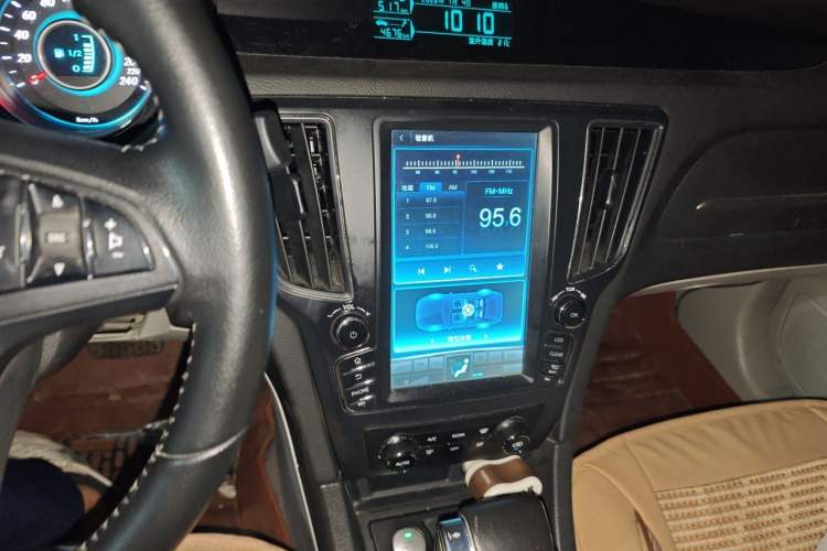 Used BAIC Senova D50 2016 1.5L CVT Elite Edition Audio And AC Panel
