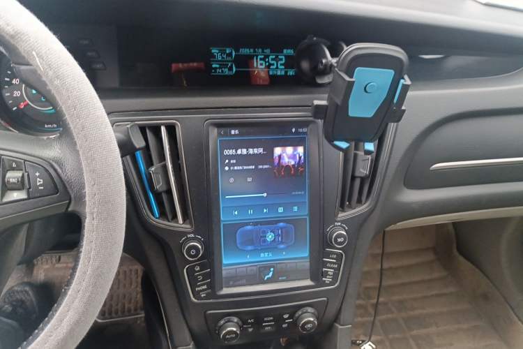 Used BAIC Senova D50 2016 1.5L Manual Elite Edition Audio And AC Panel