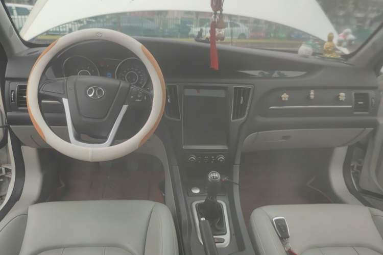 Used BAIC Senova D50 2016 1.5L Manual Elite Edition Center Console