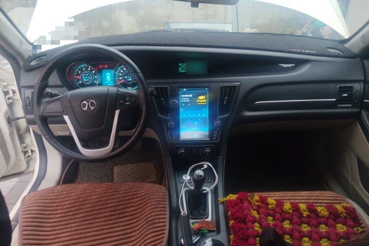 Used BAIC Senova D50 2016 1.5L Manual Elite Edition Center Console