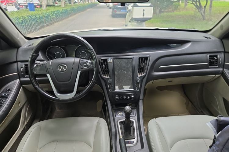 Used BAIC Senova D50 2016 1.5L Manual Elite Edition Center Console