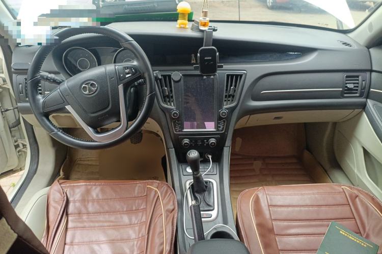 Used BAIC Senova D50 2016 1.5L Manual Elite Edition Center Console