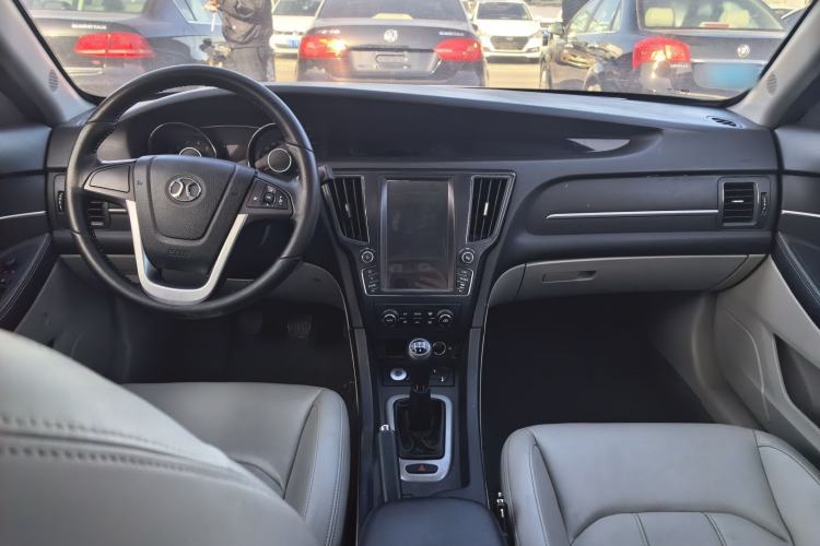 Used BAIC Senova D50 2016 1.5L Manual Elite Edition Center Console