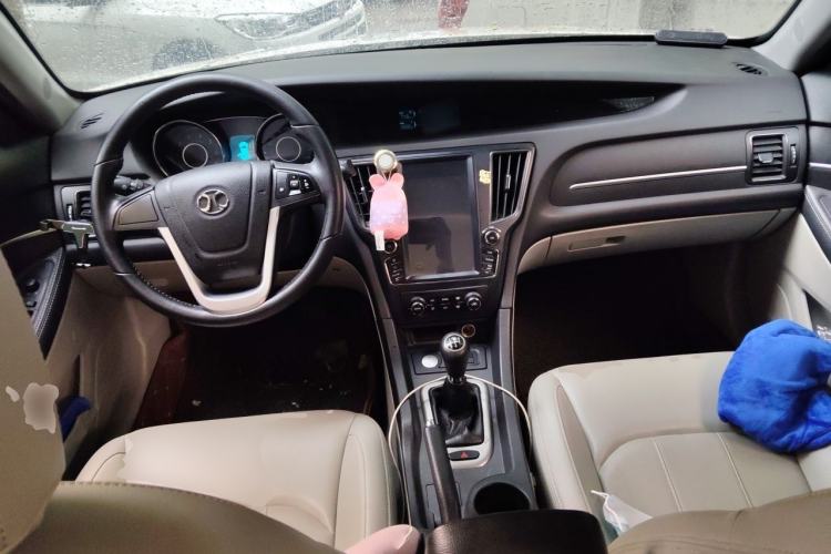 Used BAIC Senova D50 2016 1.5L Manual Elite Edition Center Console