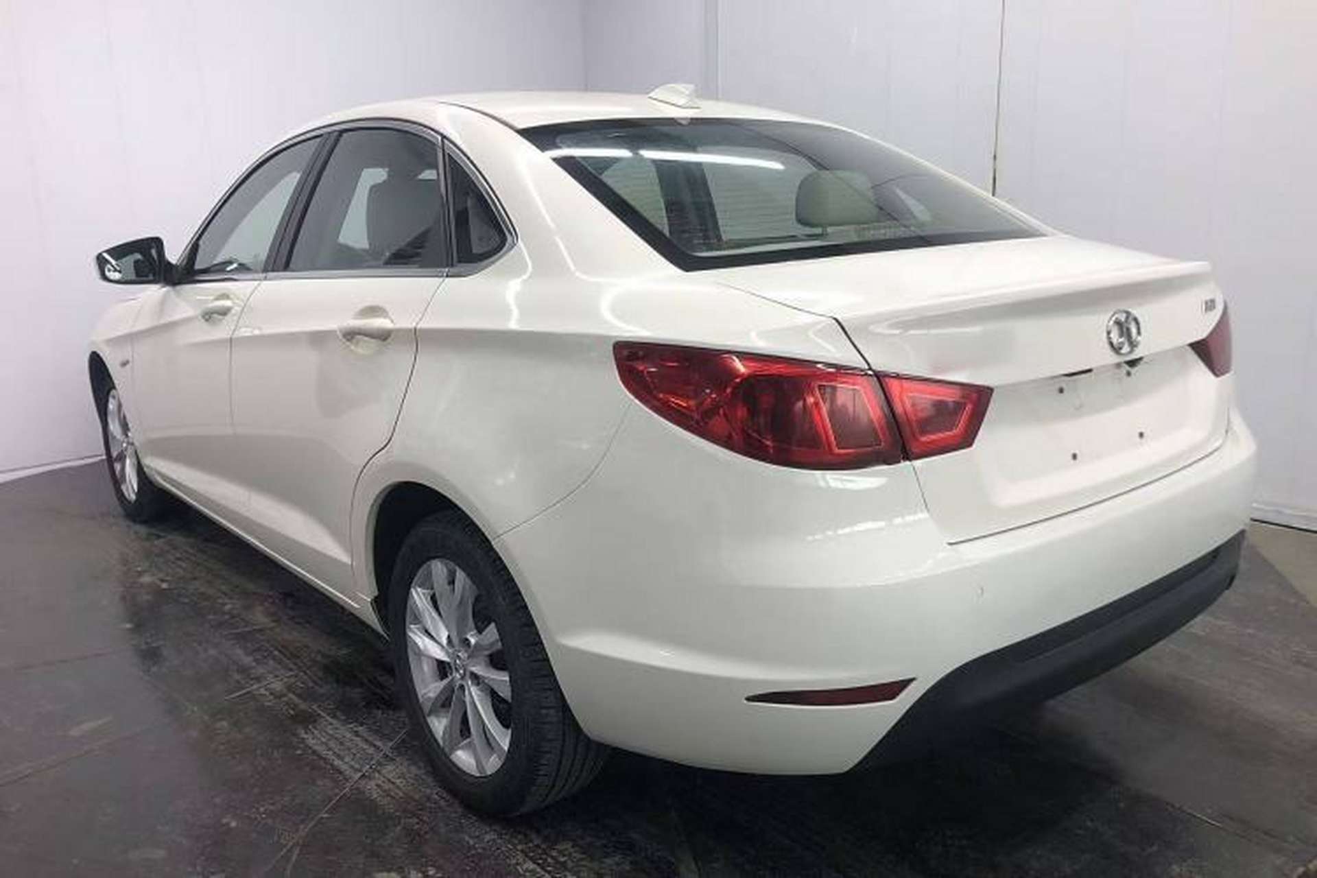 Used BAIC Senova D50 2016 1.5L Manual Elite Edition Exterior 5