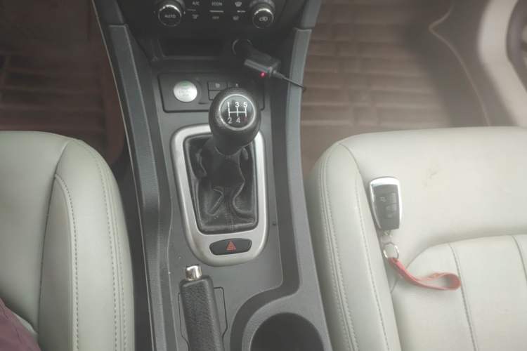Used BAIC Senova D50 2016 1.5L Manual Elite Edition Gear Lever